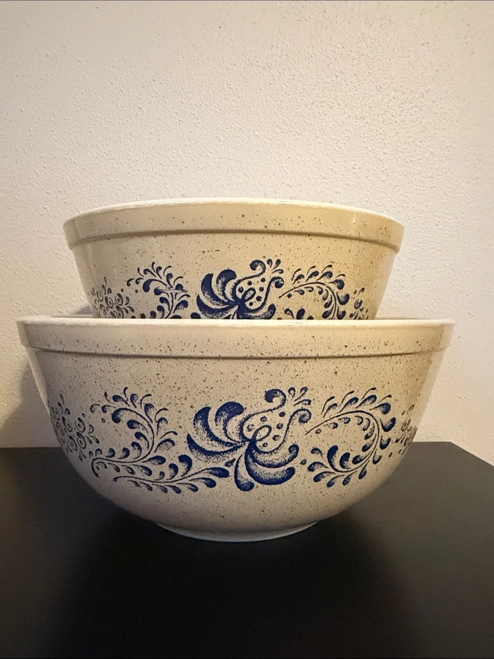 Vintage Pyrex Homestead pattern nesting bowls 402 & 403